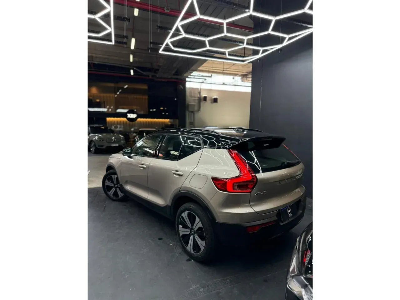 Volvo XC40 Recharge - Imagem 10