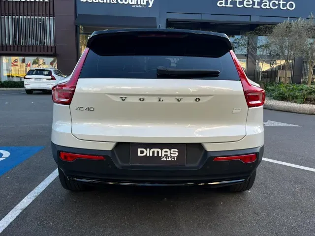 Volvo XC40 Recharge - Imagem 4