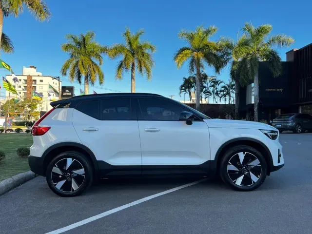 Volvo XC40 Recharge - Imagem 6