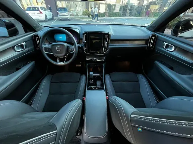 Volvo XC40 Recharge - Imagem 12