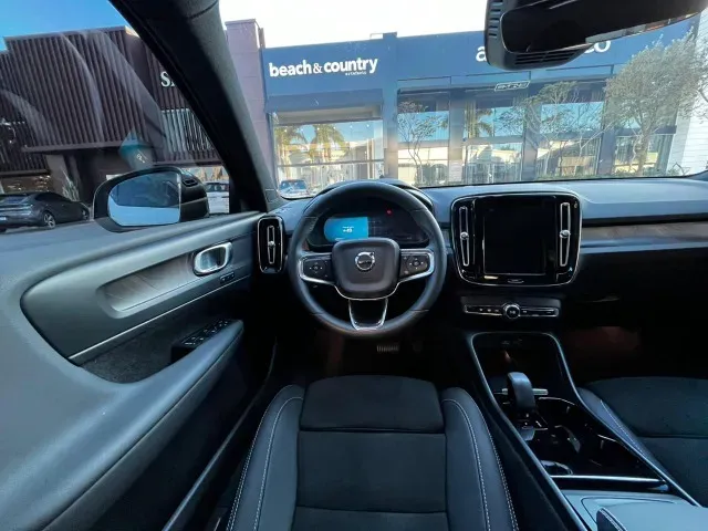 Volvo XC40 Recharge - Imagem 13