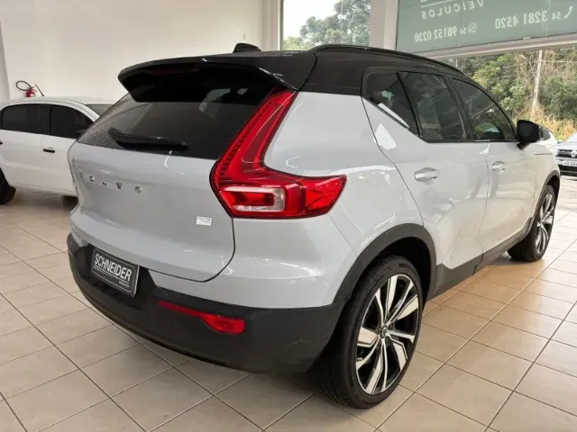 Volvo XC40 Recharge - Imagem 6