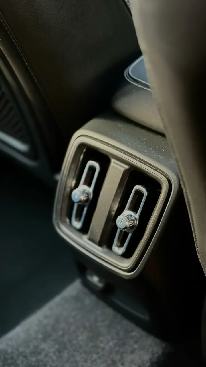 Volvo XC40 Recharge - Imagem 10