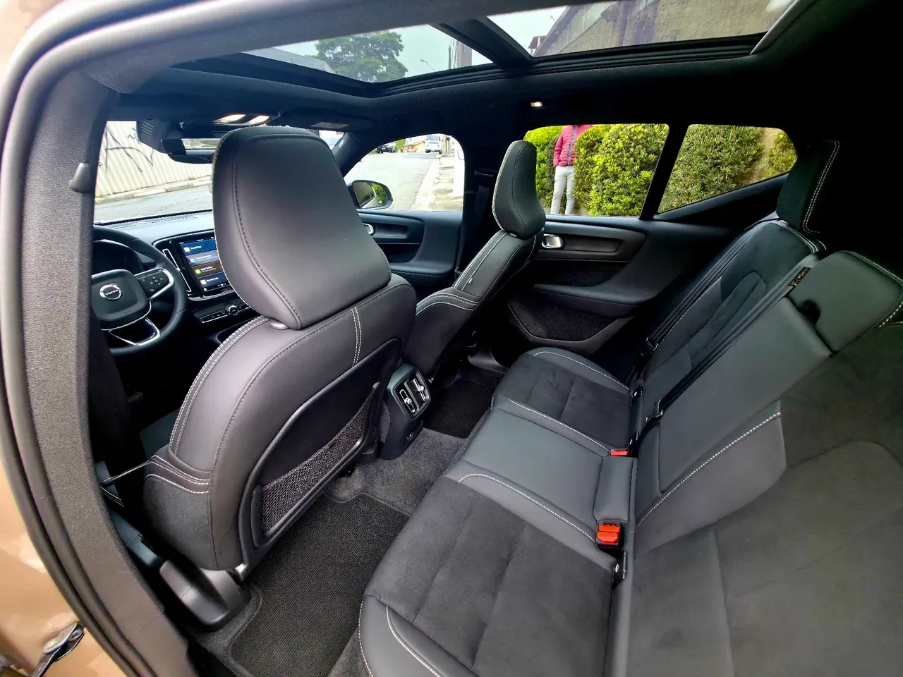 Volvo XC40 Recharge - Imagem 14