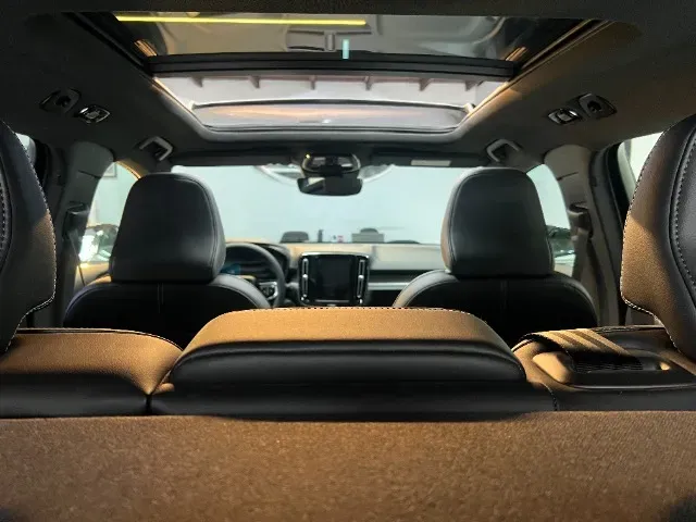 Volvo XC40 Recharge - Imagem 12