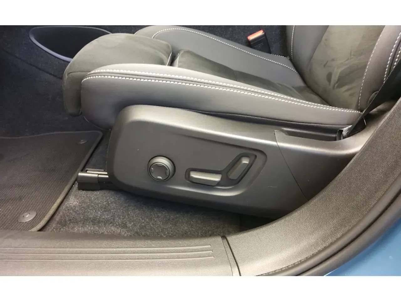 Volvo C40 Recharge - Imagem 15