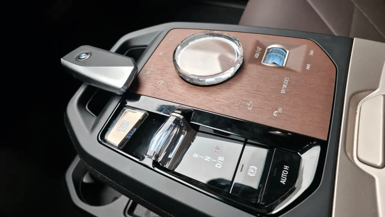 BMW Ix - Imagem 13