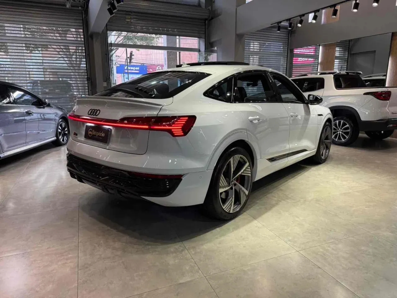 Audi Q8 Sportback E-tron - Imagem 4