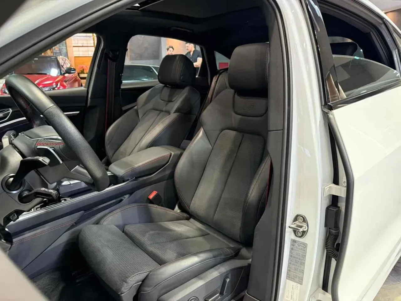 Audi Q8 Sportback E-tron - Imagem 8