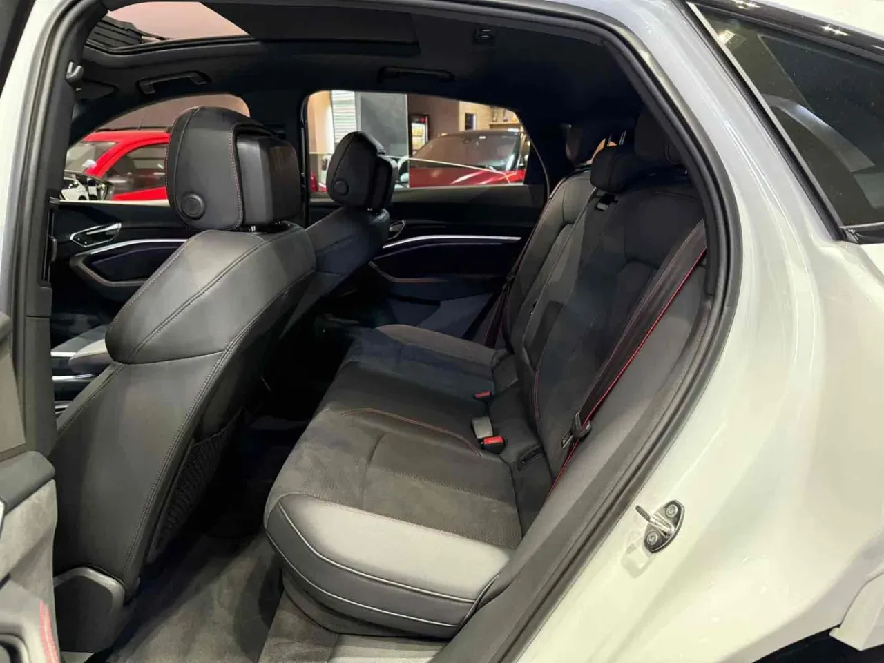 Audi Q8 Sportback E-tron - Imagem 13