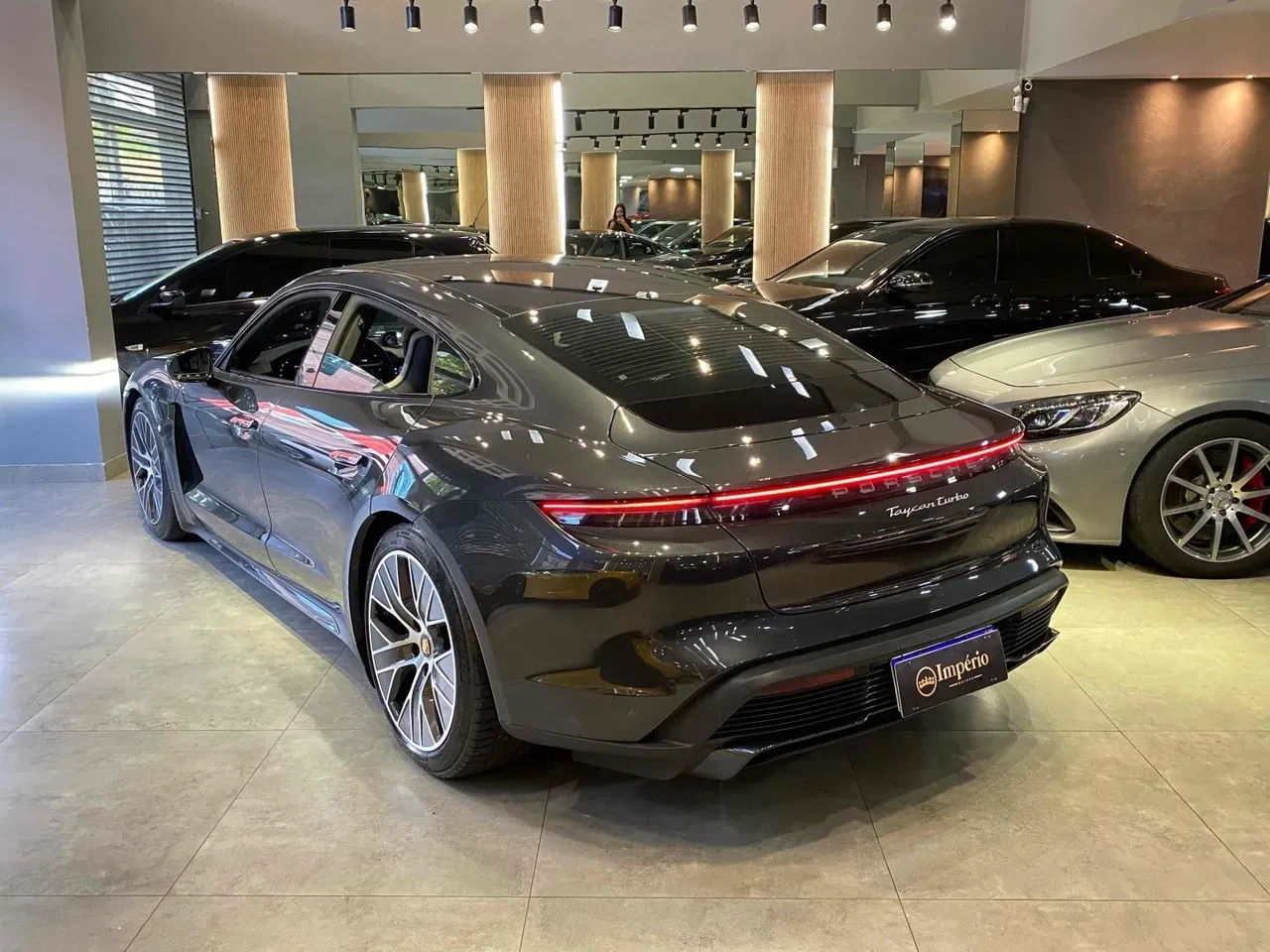 Porsche Taycan - Imagem 2