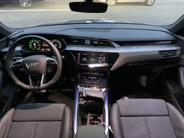 Audi Q8 E-tron - Imagem 3