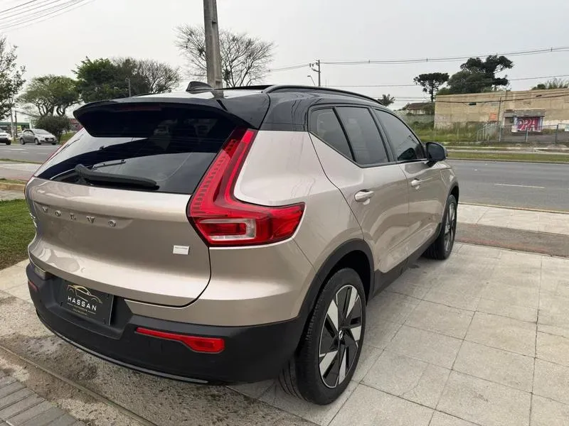 Volvo XC40 Recharge - Imagem 6