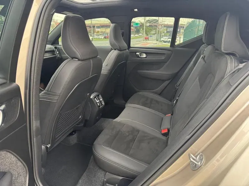 Volvo XC40 Recharge - Imagem 15