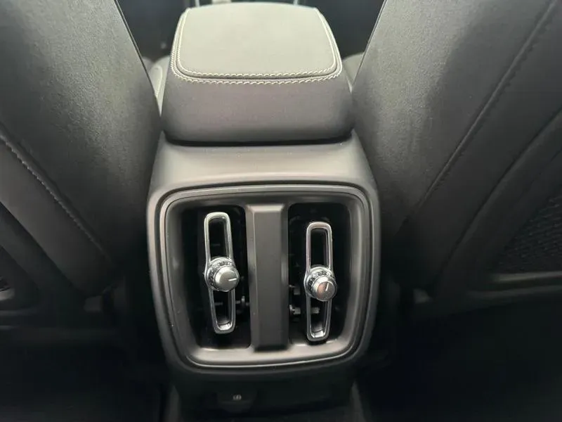 Volvo XC40 Recharge - Imagem 16
