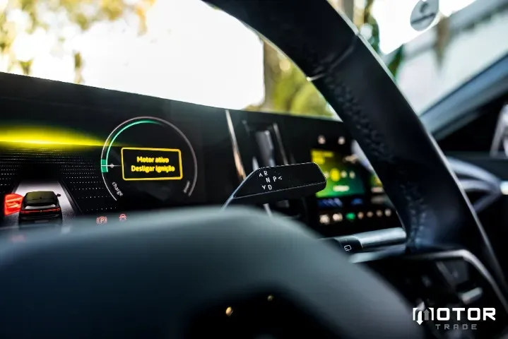 Renault Megane E-tech Electric - Imagem 15