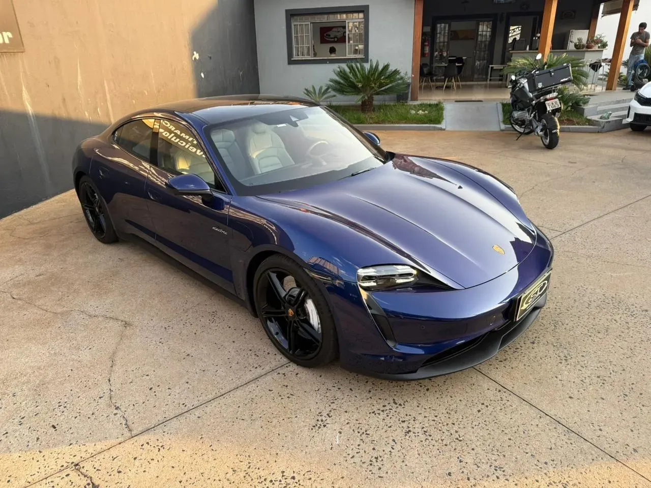 Porsche Taycan - Imagem 17