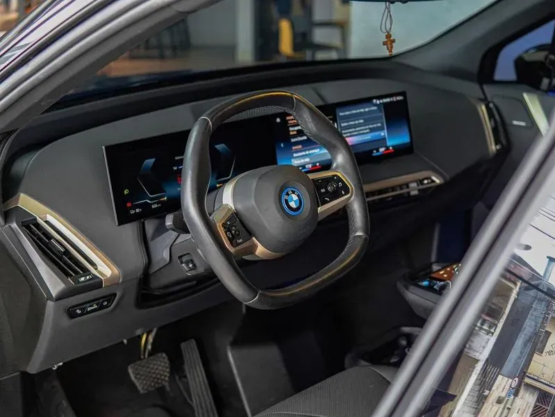 BMW Ix - Imagem 8