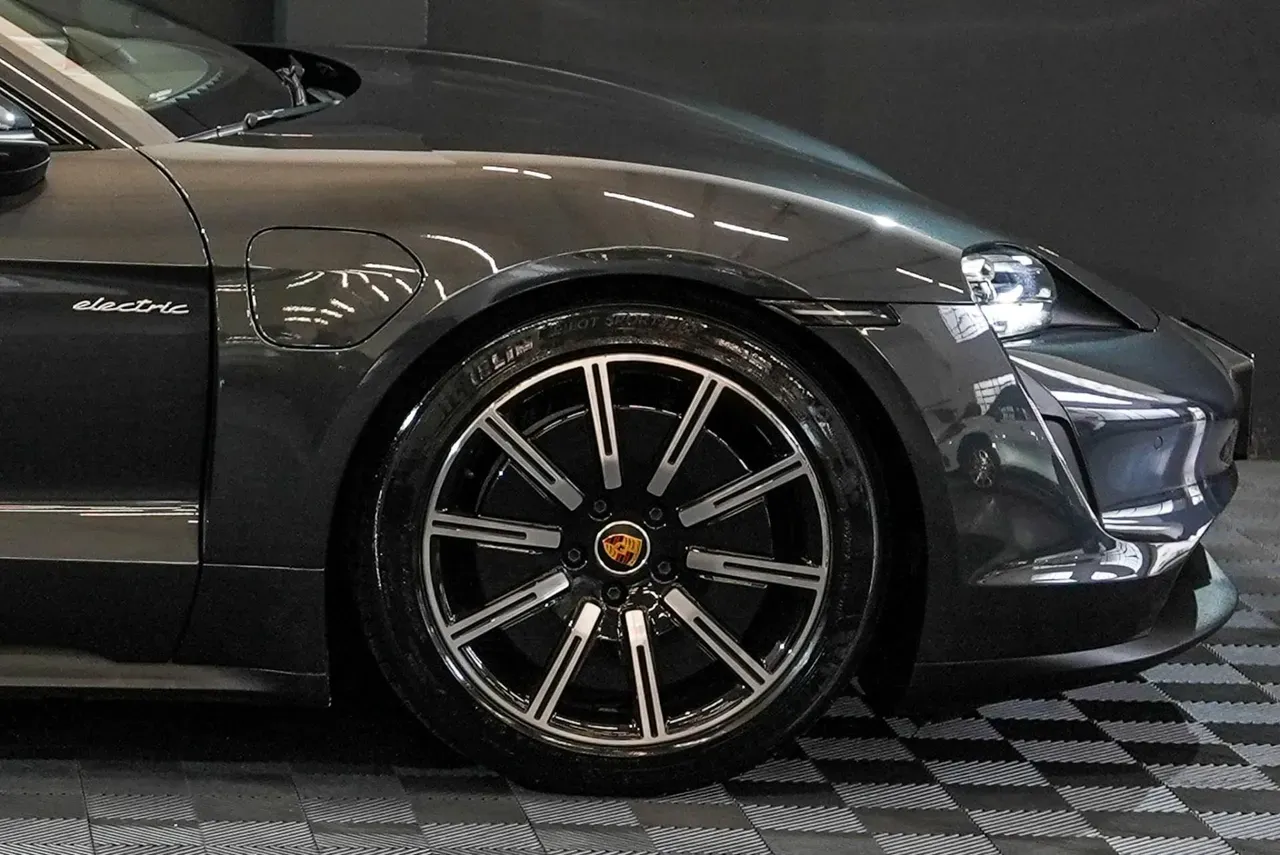 Porsche Taycan - Imagem 4