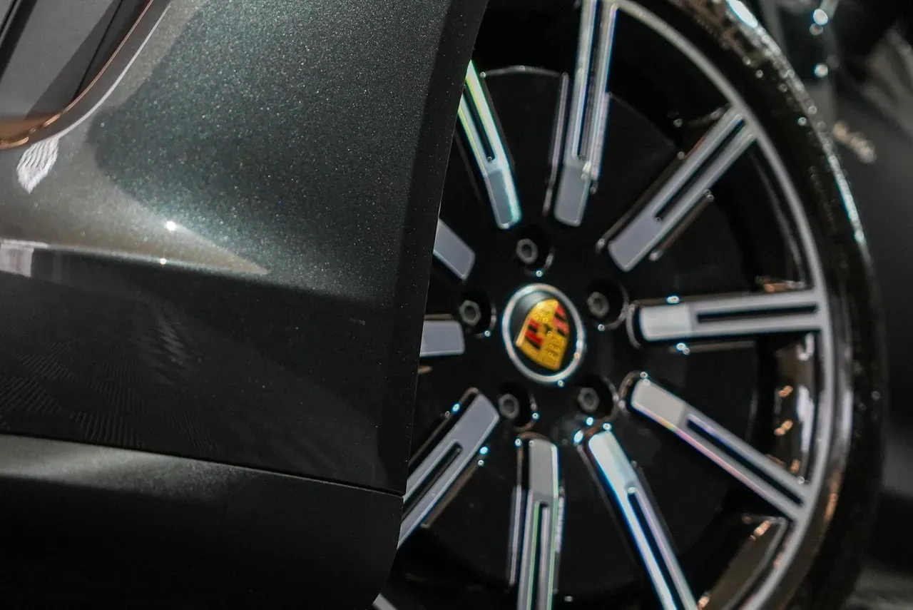 Porsche Taycan - Imagem 9