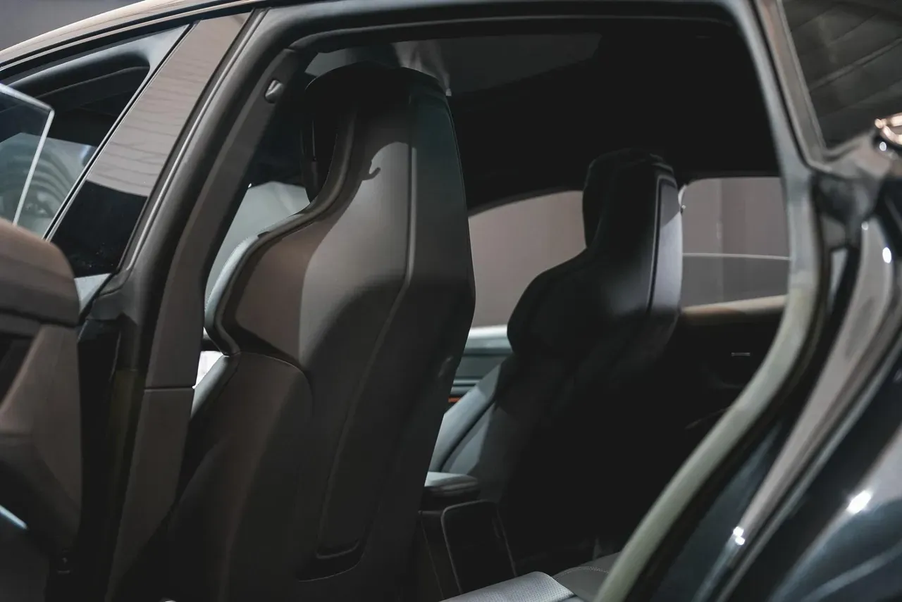 Porsche Taycan - Imagem 14