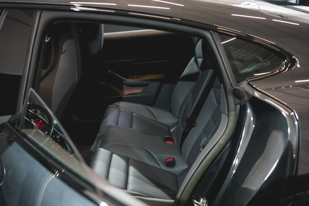 Porsche Taycan - Imagem 15