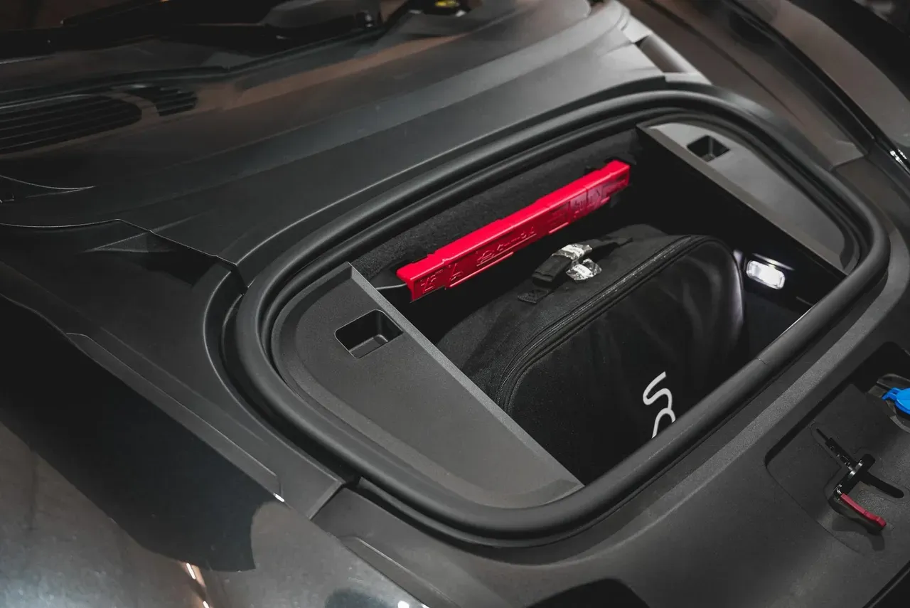 Porsche Taycan - Imagem 17