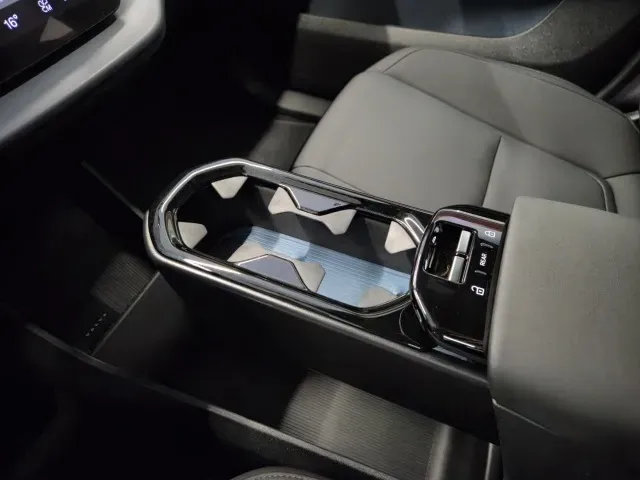 Volvo EX30 - Imagem 13