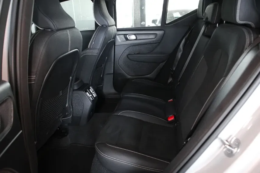 Volvo XC40 Recharge - Imagem 9