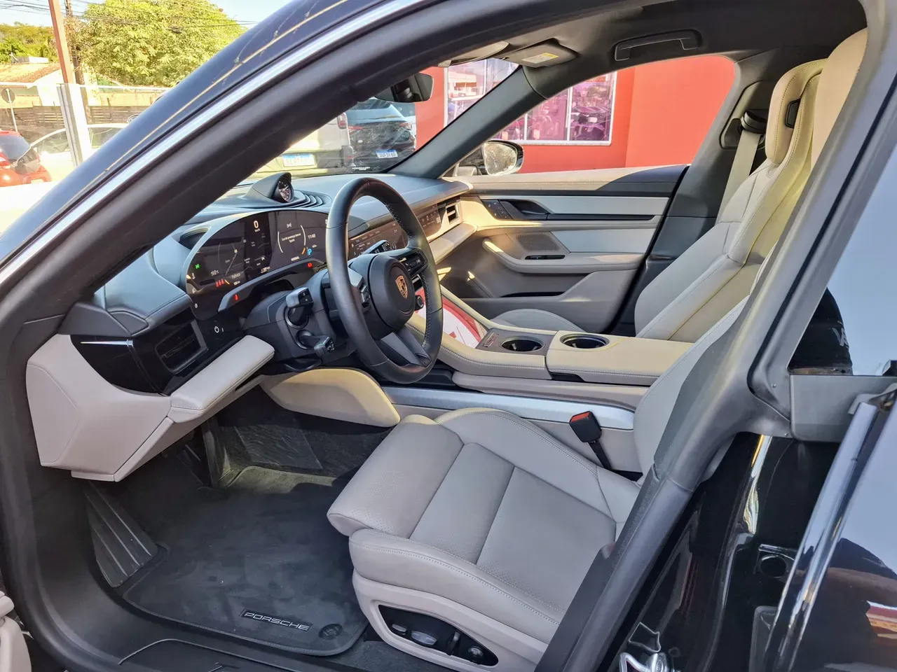 Porsche Taycan - Imagem 8