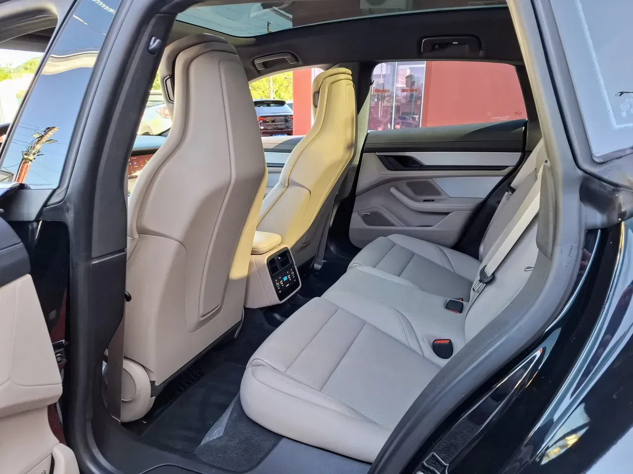 Porsche Taycan - Imagem 9