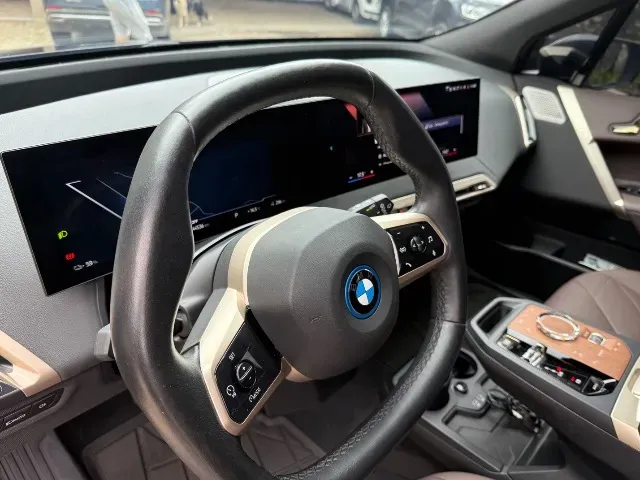 BMW Ix - Imagem 17