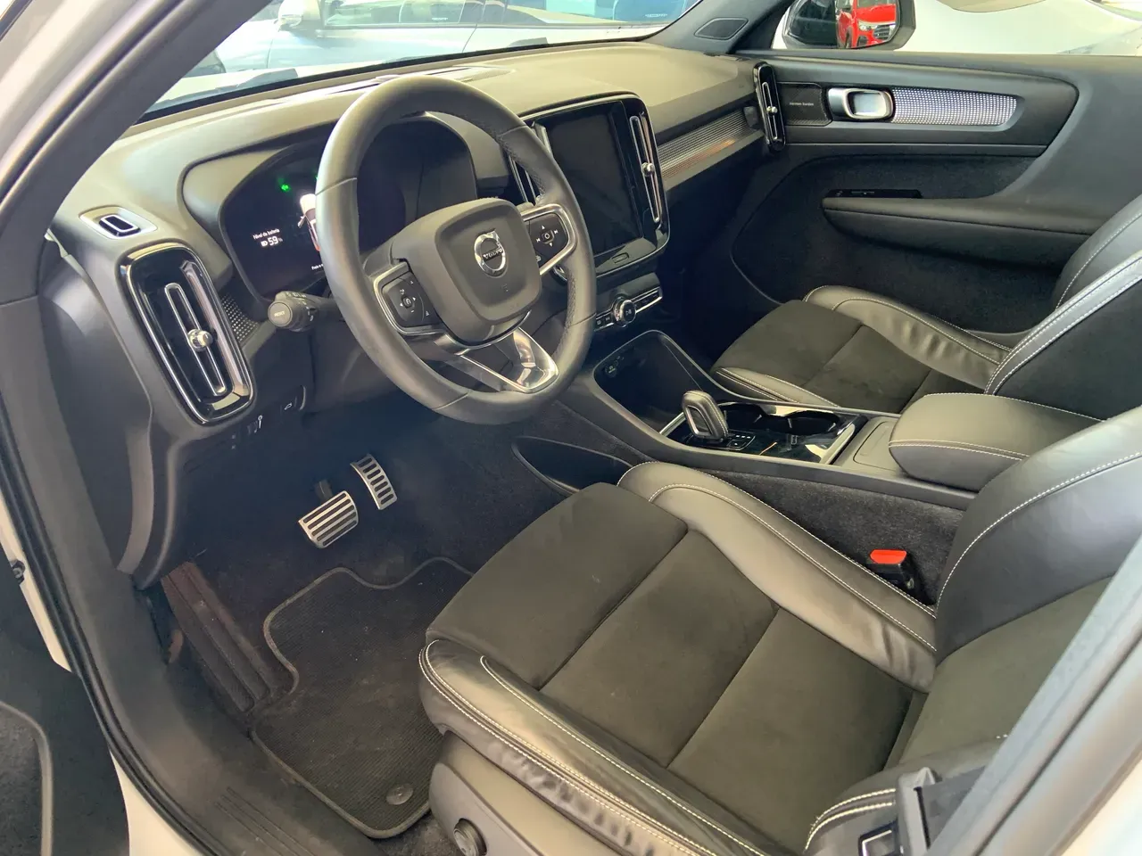 Volvo XC40 Recharge - Imagem 8