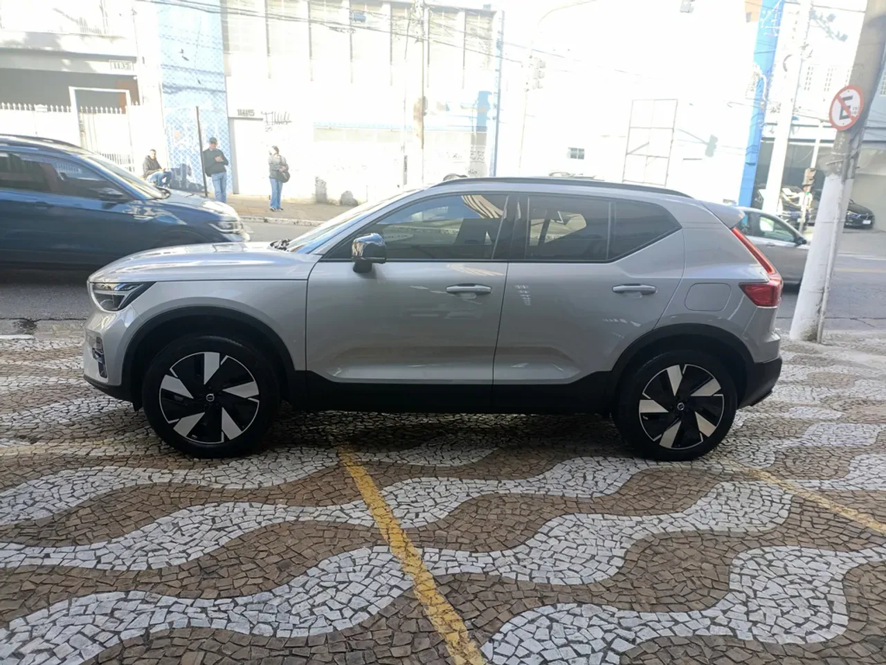 Volvo XC40 Recharge - Imagem 4