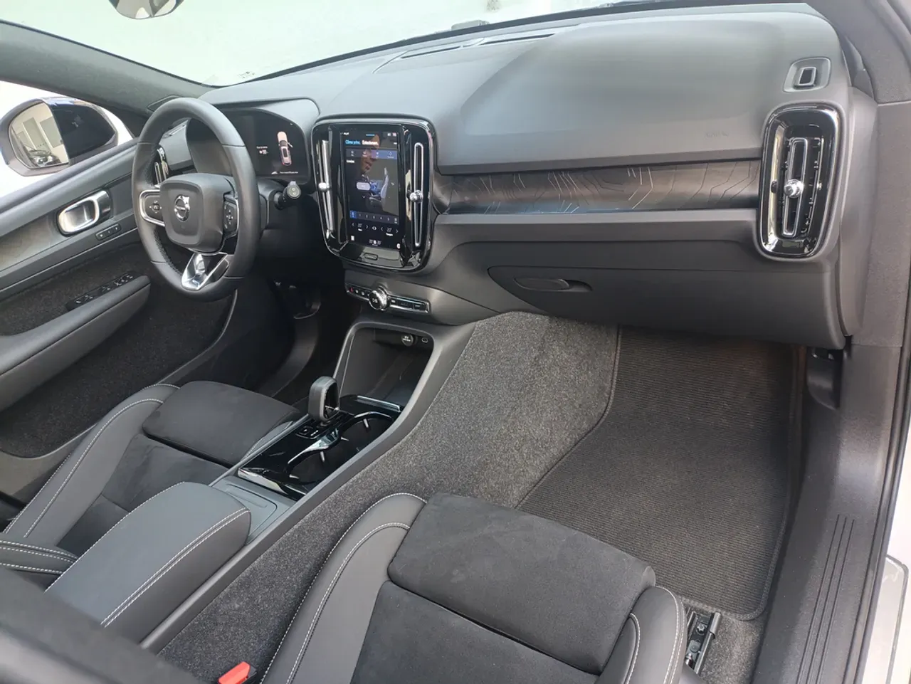 Volvo XC40 Recharge - Imagem 7