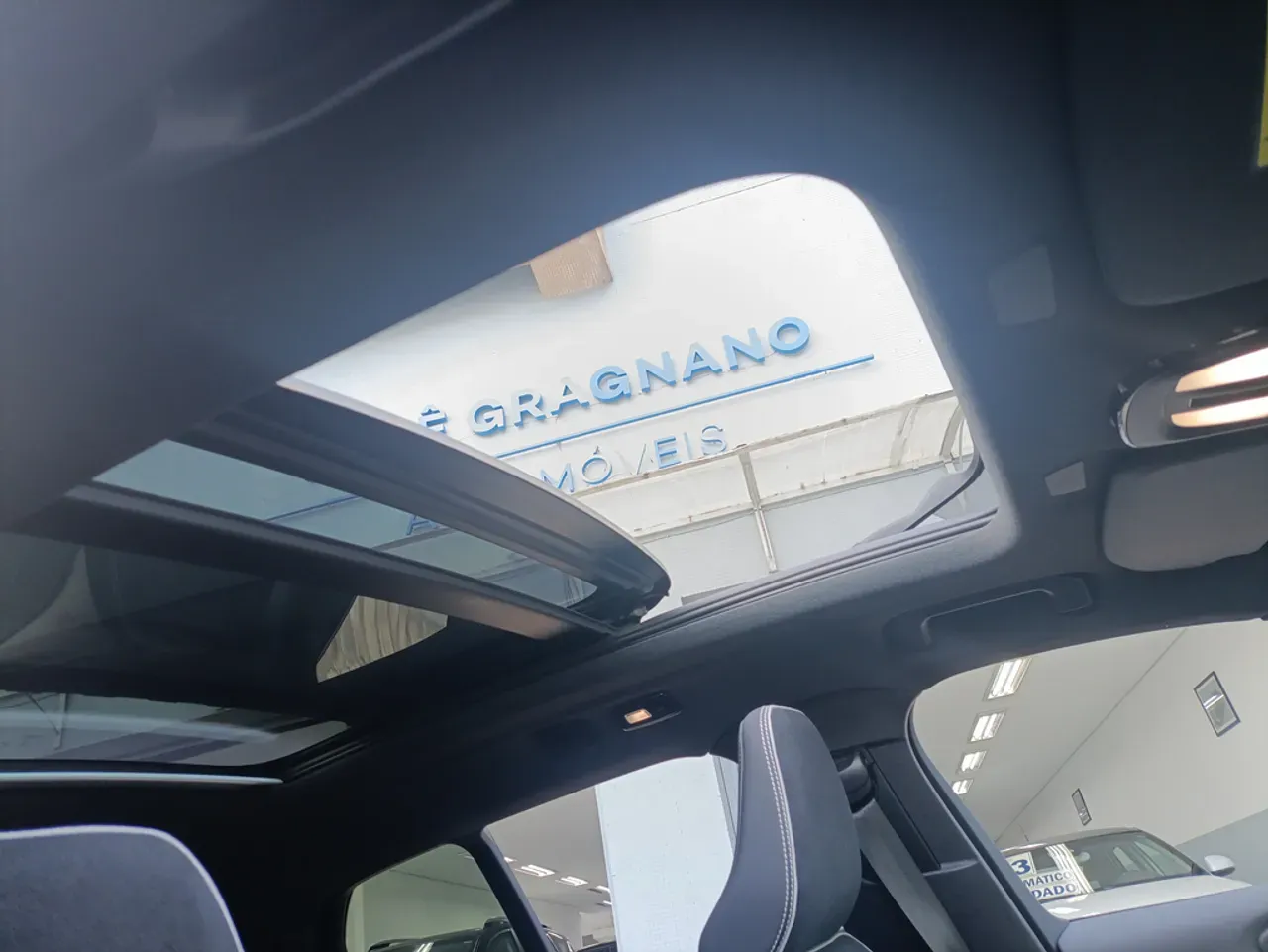 Volvo XC40 Recharge - Imagem 9