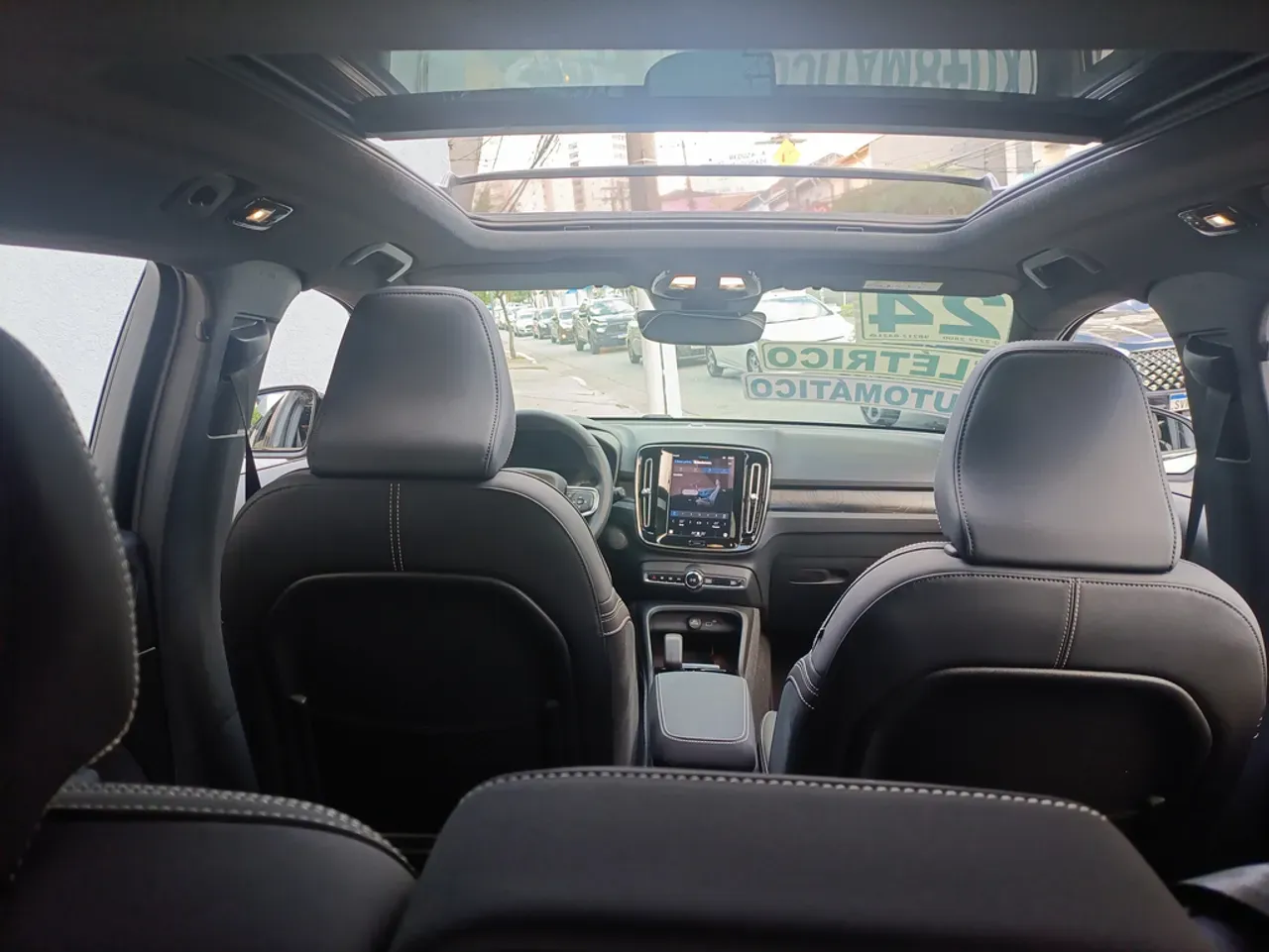 Volvo XC40 Recharge - Imagem 12