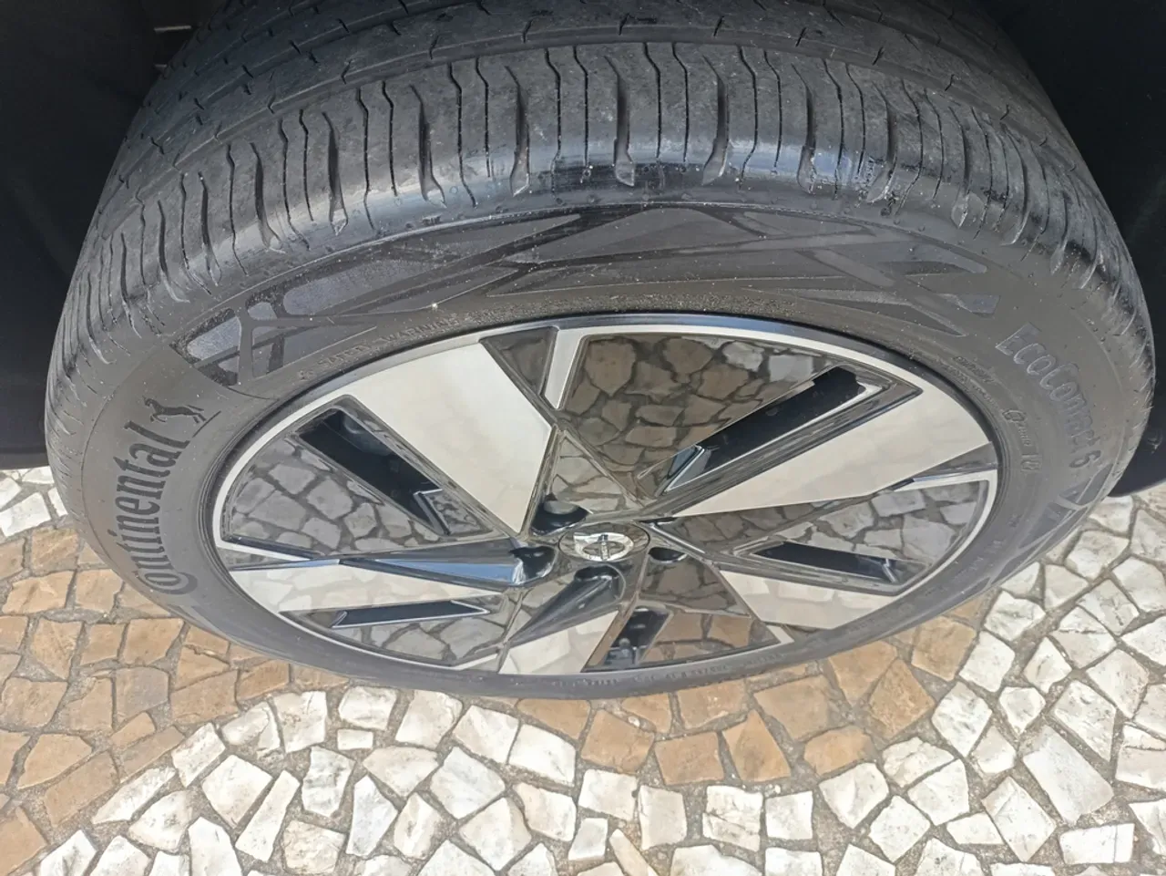 Volvo XC40 Recharge - Imagem 14