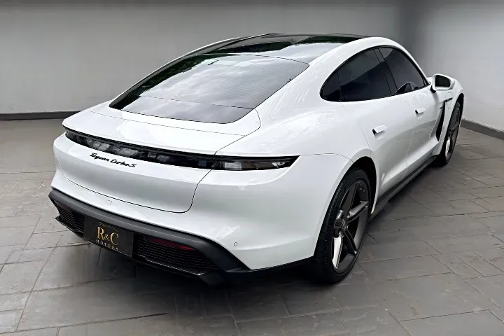 Porsche Taycan - Imagem 3