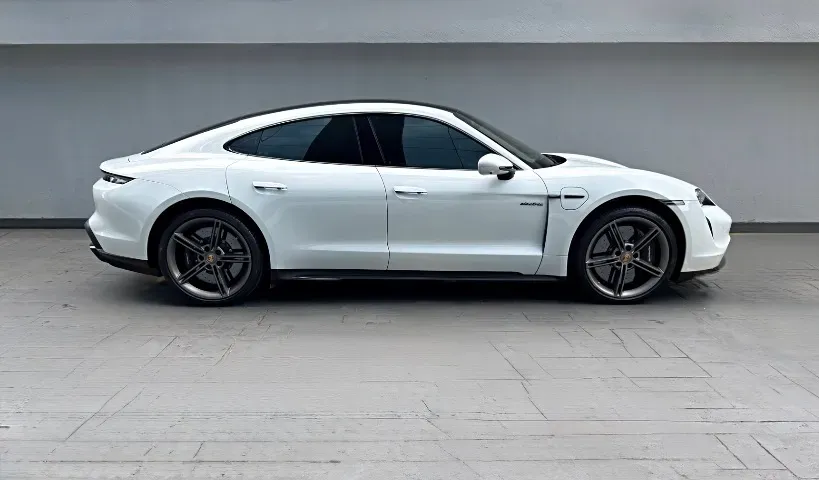 Porsche Taycan - Imagem 6