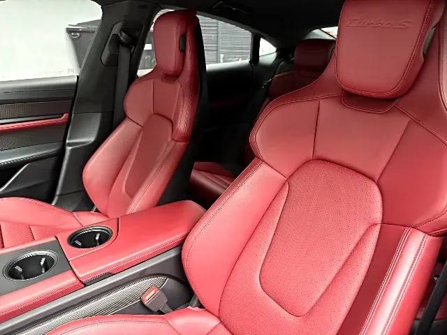 Porsche Taycan - Imagem 13