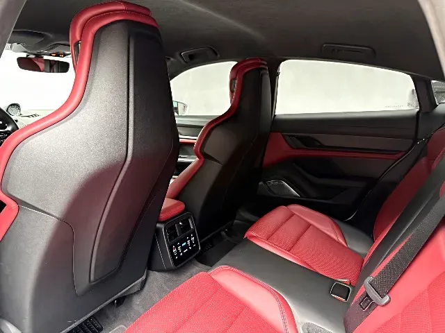 Porsche Taycan - Imagem 14