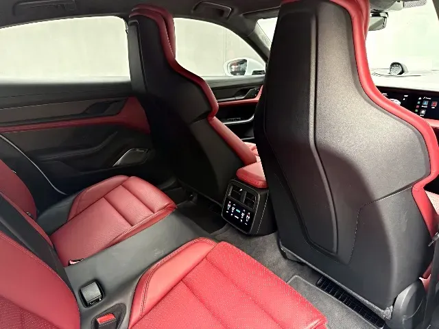 Porsche Taycan - Imagem 15