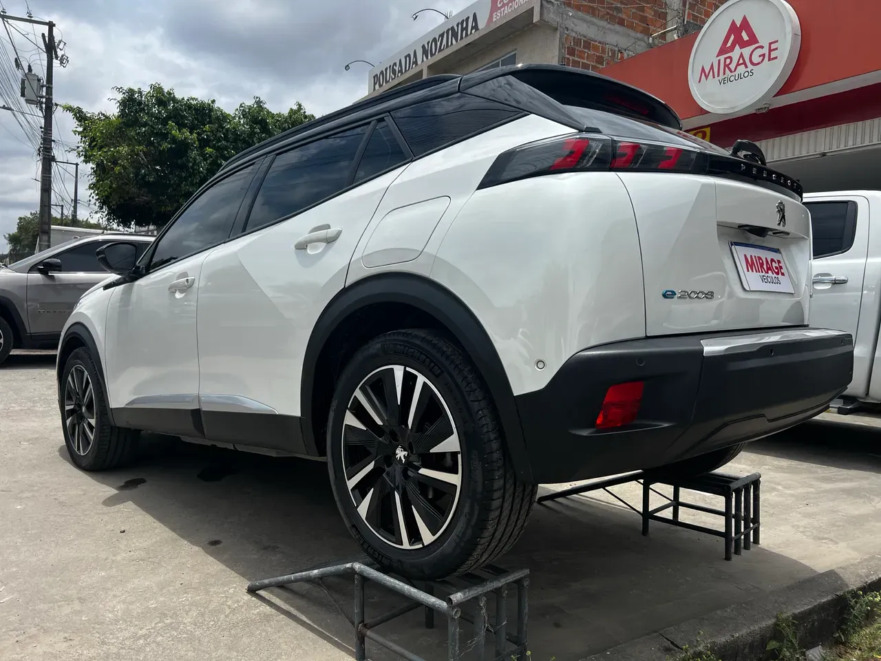 Peugeot E-2008 - Imagem 5