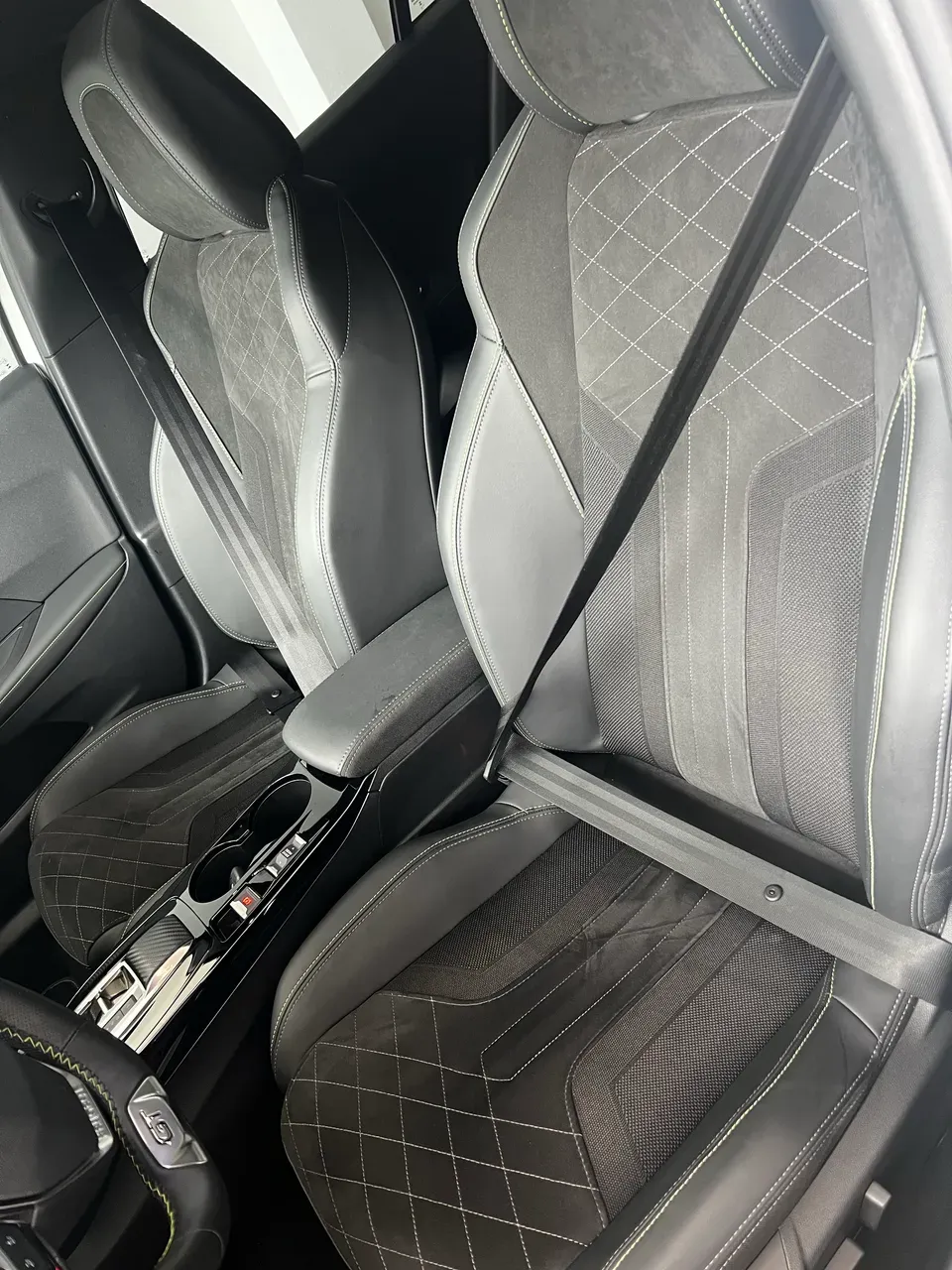 Peugeot E-2008 - Imagem 10