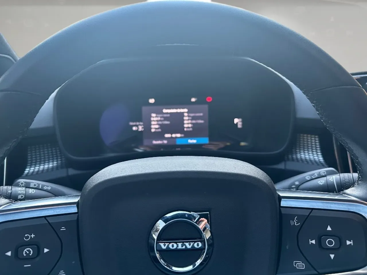 Volvo XC40 Recharge - Imagem 5