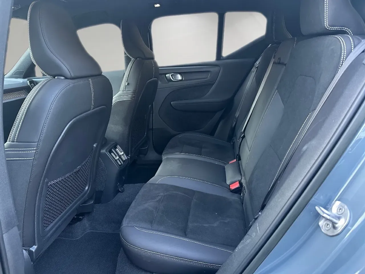 Volvo XC40 Recharge - Imagem 8