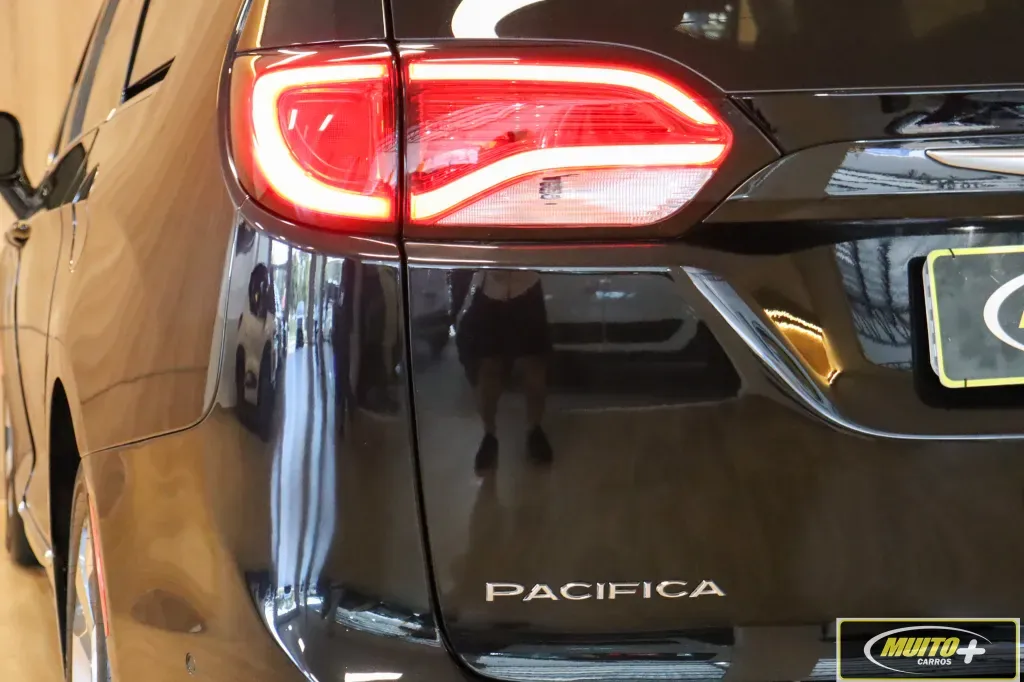 Chrysler Pacifica Plug-in Hybrid - Imagem 18