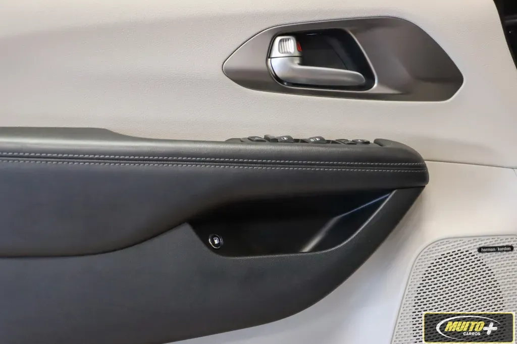 Chrysler Pacifica Plug-in Hybrid - Imagem 19