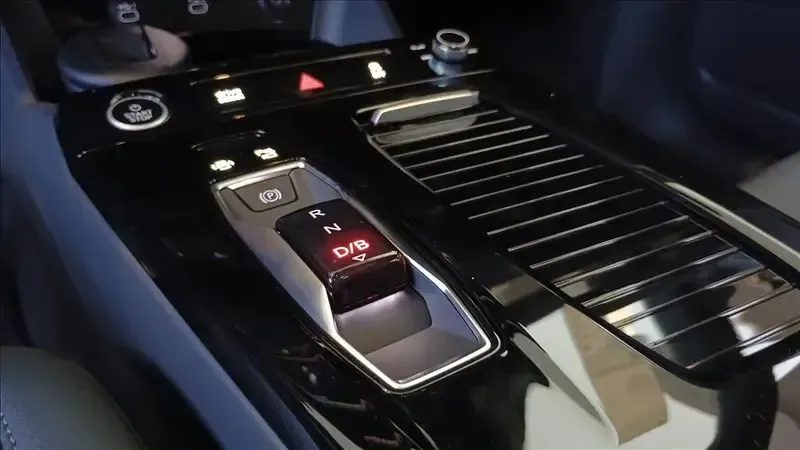 Audi Q6 E-tron - Imagem 14